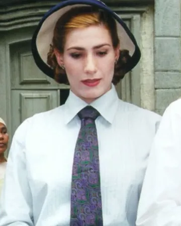 Bárbara Maciel (Virgínia Cavendish) em O Cravo e a Rosa