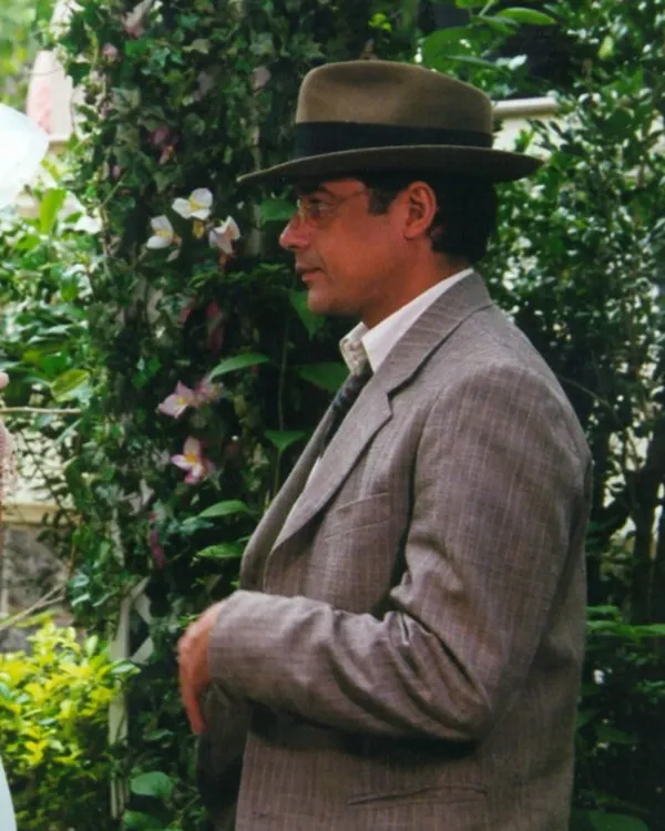 Edmundo das Neves (Ângelo Antônio) em O Cravo e a Rosa