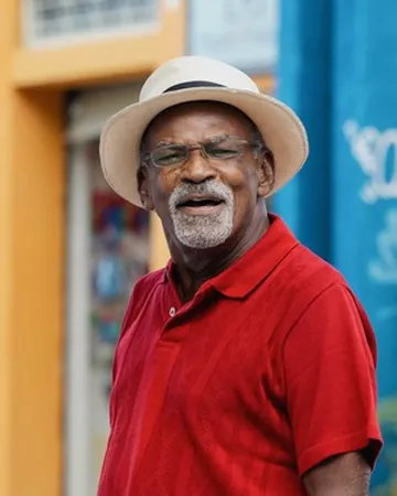 Clemente (Antonio Pitanga) em Por Você
