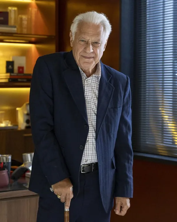 Arthur Brandão (Antonio Fagundes)