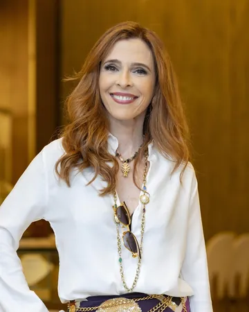 Carmita (Deborah Evelyn) em Quem Ama Cuida