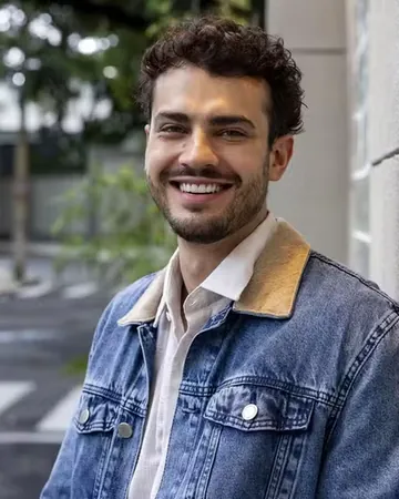 Fernando (Pedro Alves) em Quem Ama Cuida