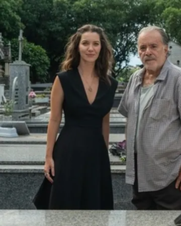 Francesca (Nathalia Dill) em Quem Ama Cuida