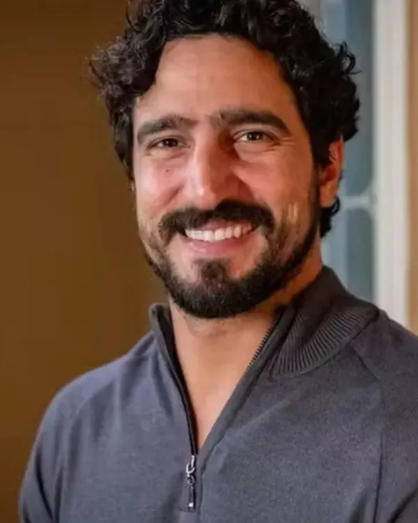 Heitor (Renato Góes) em Quem Ama Cuida