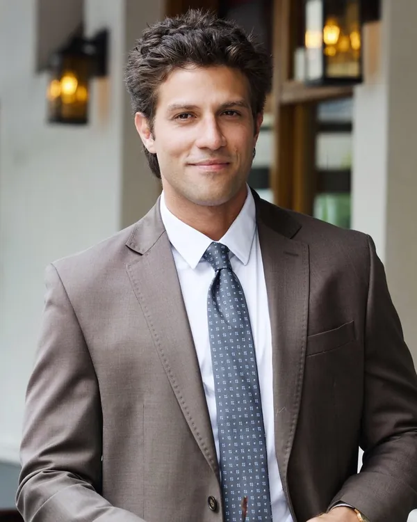 Pedro (Chay Suede)