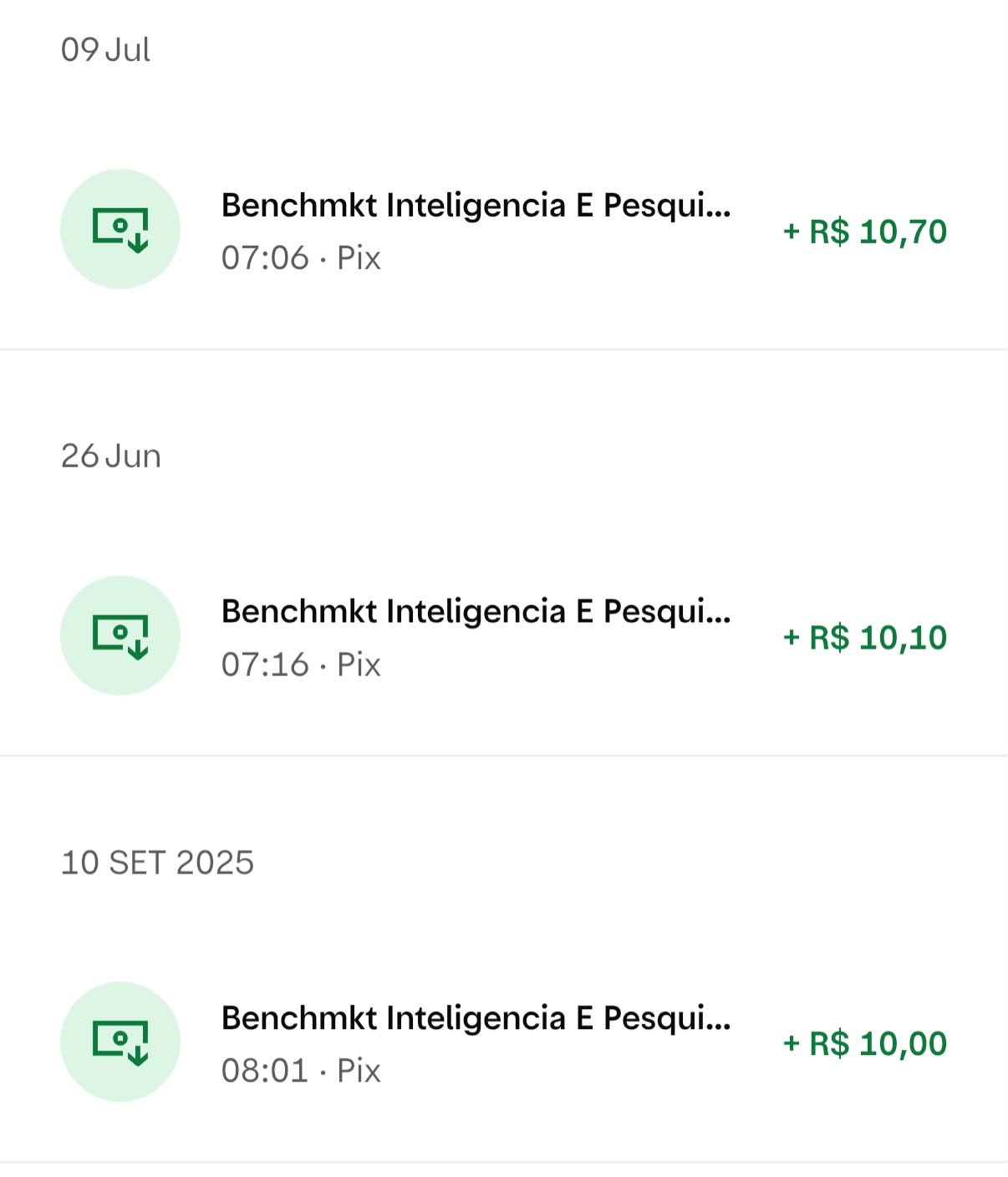 Extrato bancário com três transferências PIX recebidas do Benchmarket Inteligência e Pesquisa: R$ 10,70 em 9 de julho, R$ 10,10 em 26 de junho e R$ 10,00 em 10 de setembro de 2025