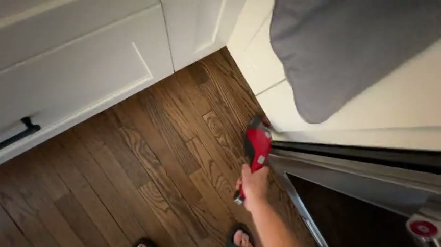 Aspirando o pó em primeira pessoa